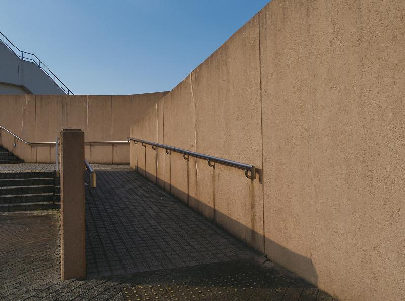 陸上競技場へのスロープ