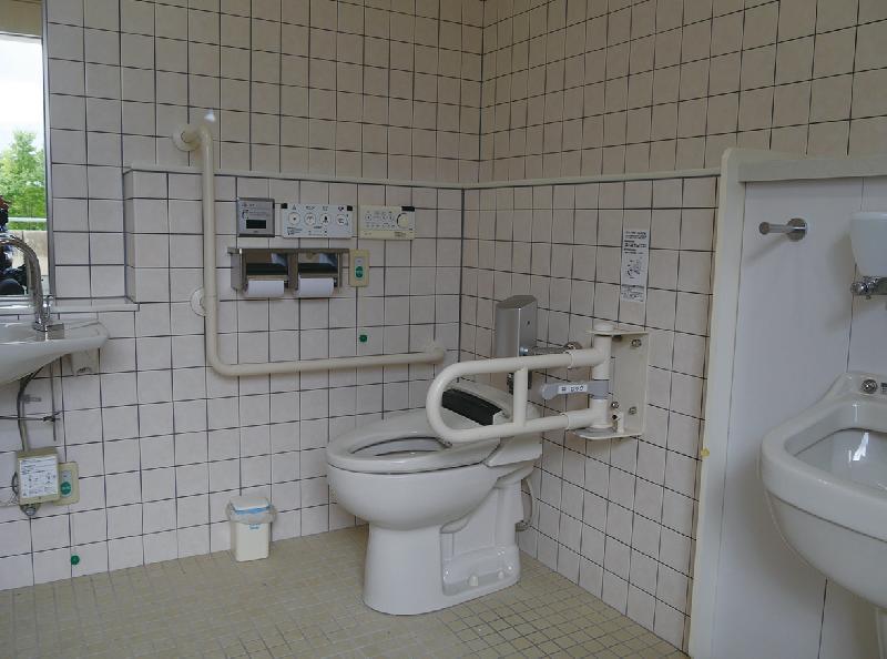 陸上競技場2階のバリアフリートイレ